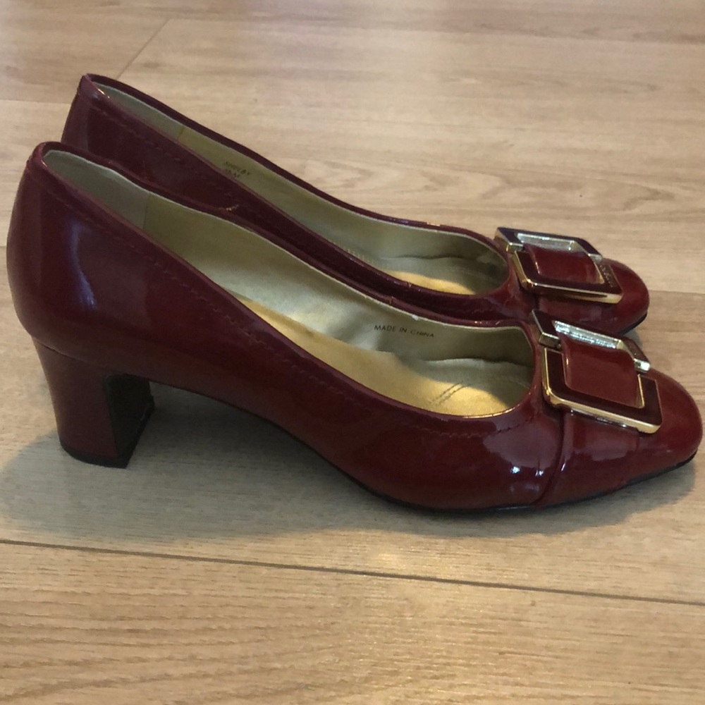 Tahari block heels👠